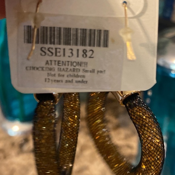 12J: NWT Precious Women’s Gold Mesh Round Drop Earrings with Gold Hooks. - Picture 3 of 3